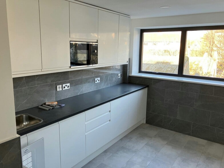 3 Victorian Grv, London for lease - Interior Photo - Image 3 of 28