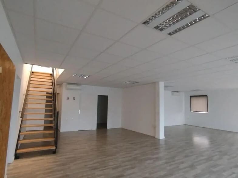 1 Rue Gaspard-Gustave Coriolis, Plaisance-du-Touch for lease - Interior Photo - Image 2 of 10