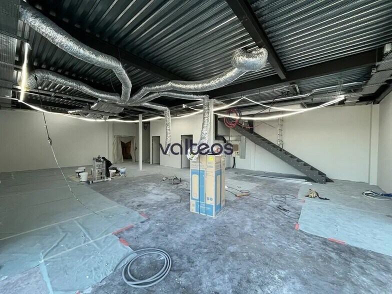 Flex in Colomiers for lease - Interior Photo - Image 2 of 7