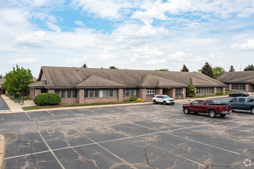 915 Centennial Way, Lansing, MI for sale - Primary Photo - Image 1 of 10