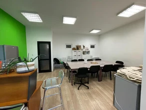 Flex in Rennes for lease Interior Photo- Image 2 of 2