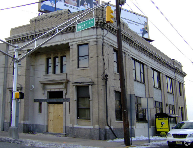 25 Broad Ave, Palisades Park, NJ for lease - Building Photo - Image 3 of 4