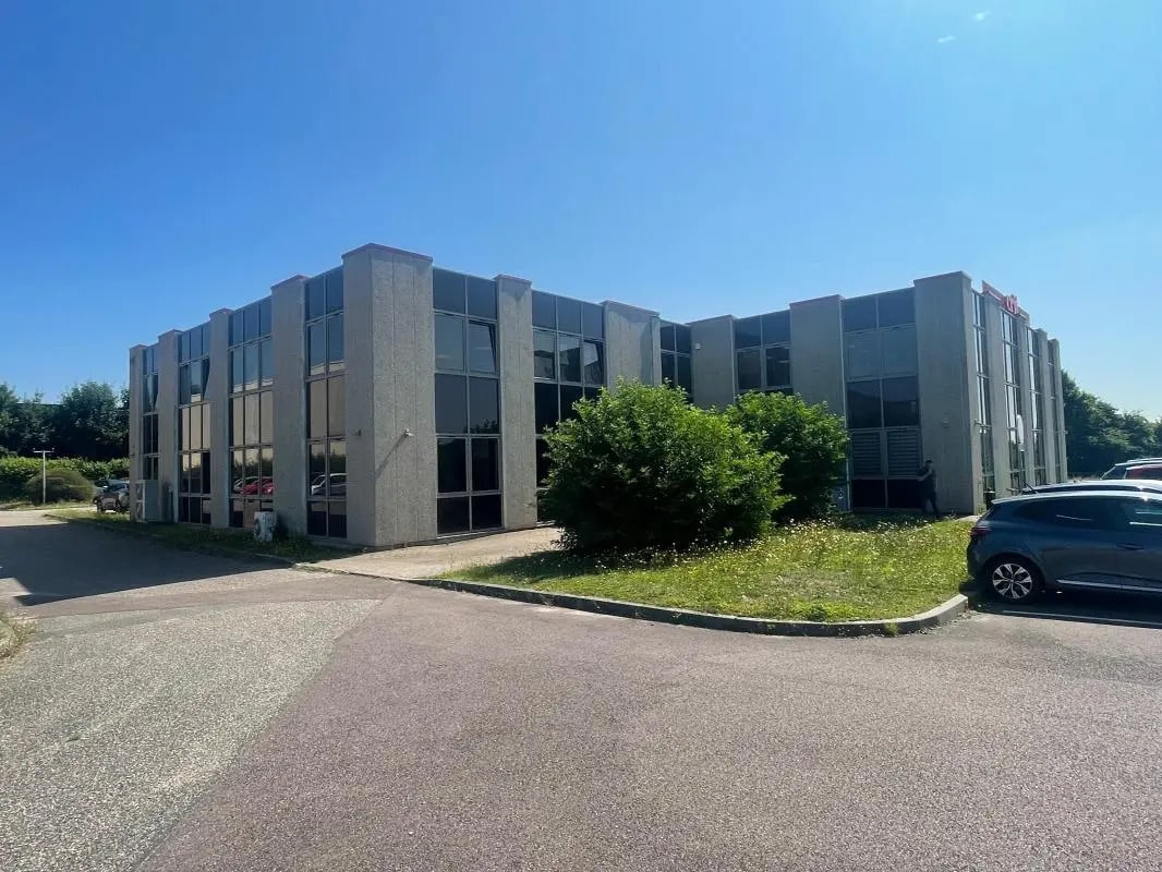 Office in Val-de-Reuil for lease Building Photo- Image 1 of 8