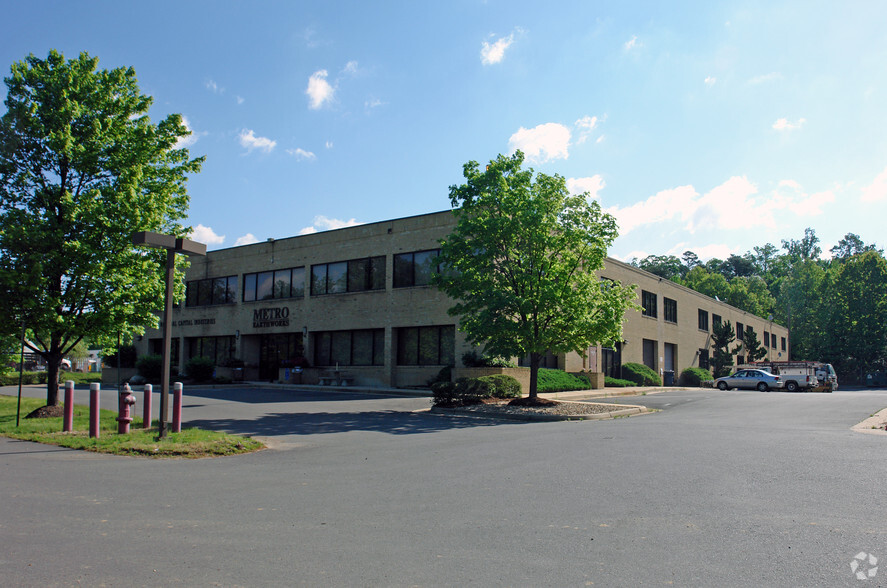 8433 Backlick Rd, Lorton, VA for lease - Primary Photo - Image 1 of 23