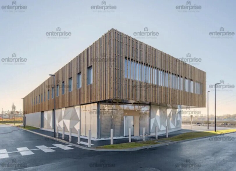 Retail in Bouvines for lease - Building Photo - Image 3 of 3