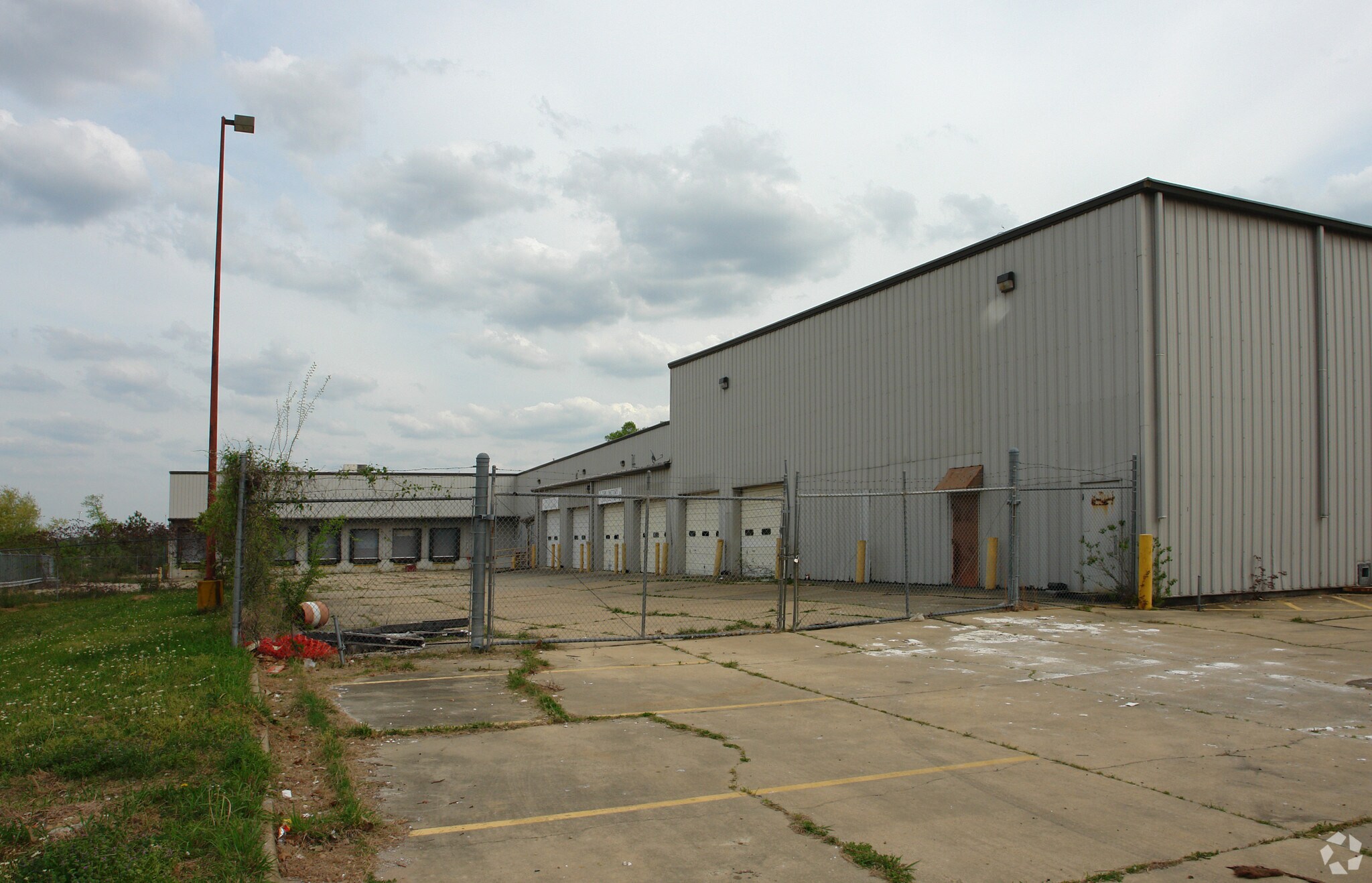 590 Raymond Rd, Jackson, MS for sale Primary Photo- Image 1 of 1