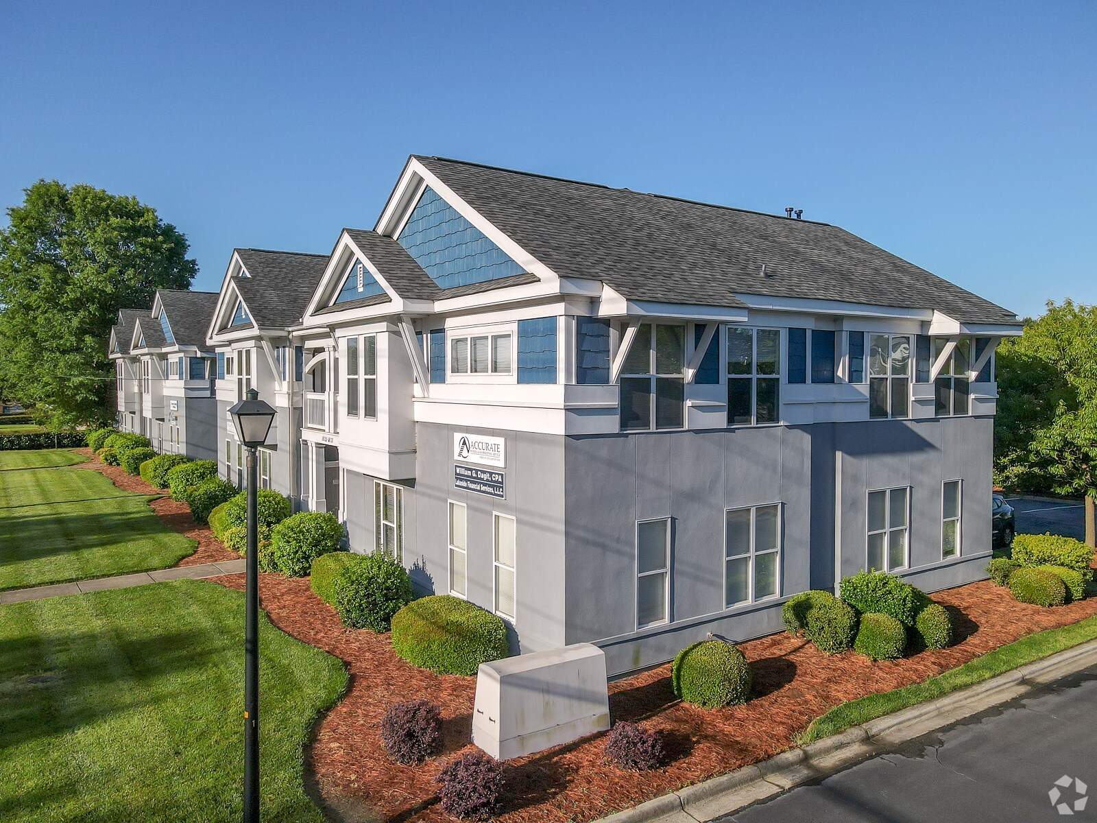 18125-18131 W Catawba Ave, Cornelius, NC for sale Primary Photo- Image 1 of 1