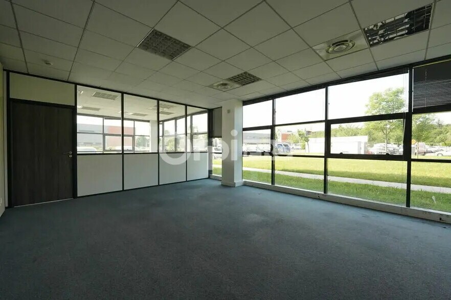 Office in Saint-Priest for lease - Interior Photo - Image 1 of 12