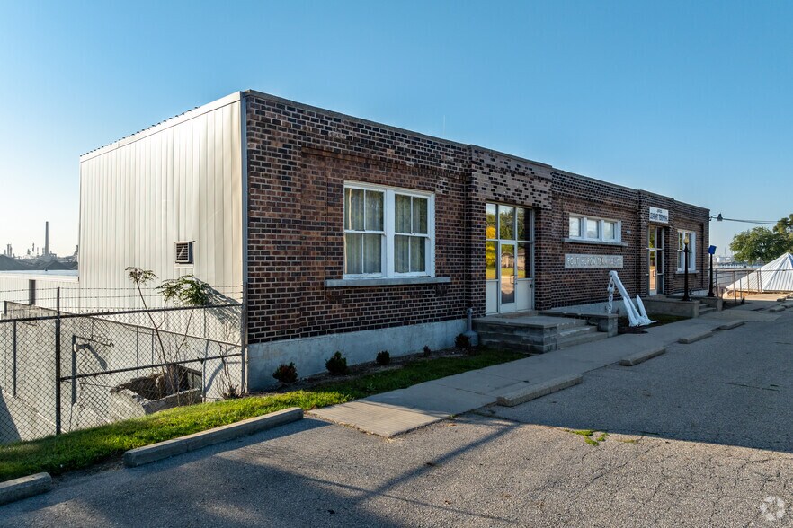 2358 Military St, Port Huron, MI for sale - Primary Photo - Image 1 of 1