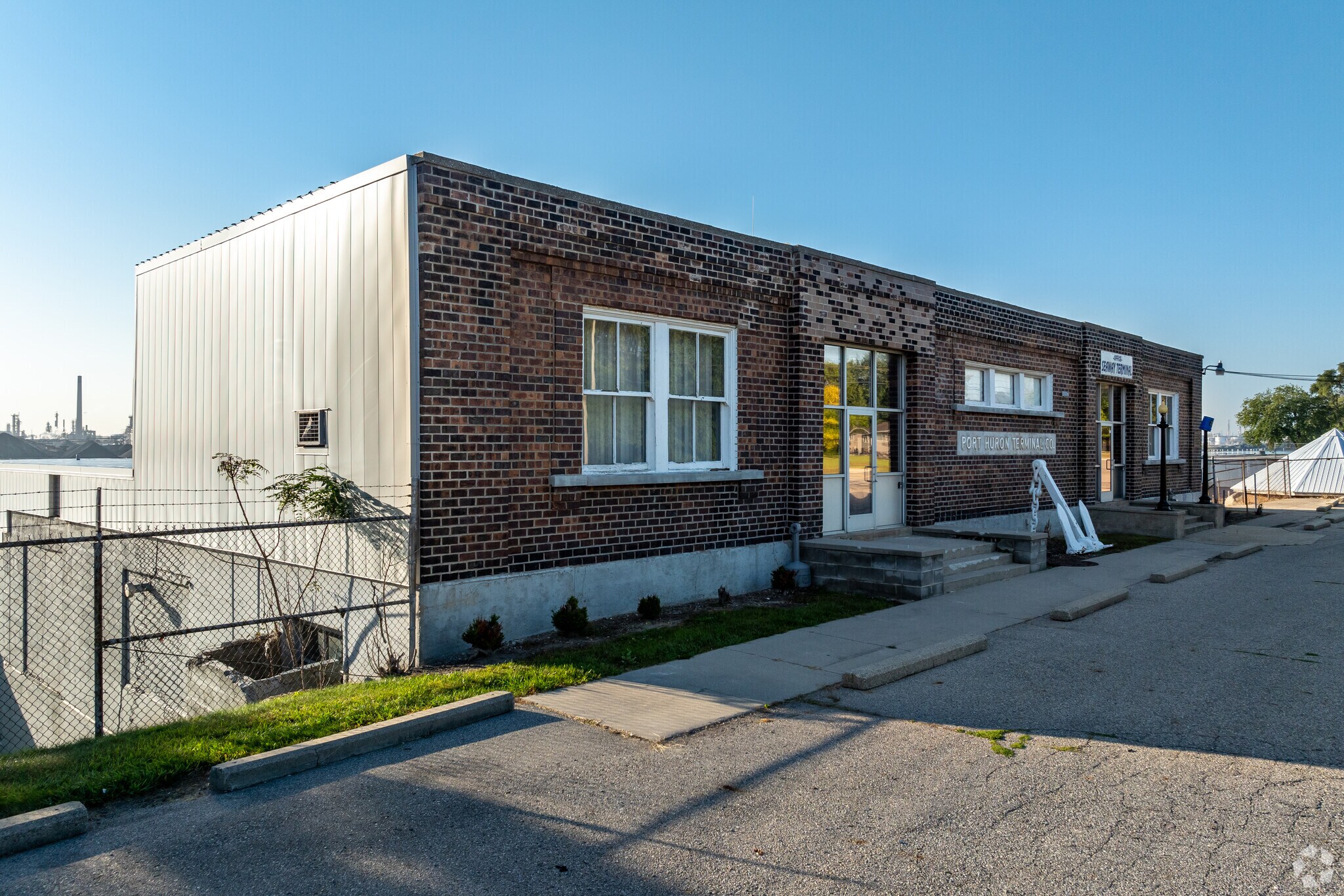 2358 Military St, Port Huron, MI for sale Primary Photo- Image 1 of 1