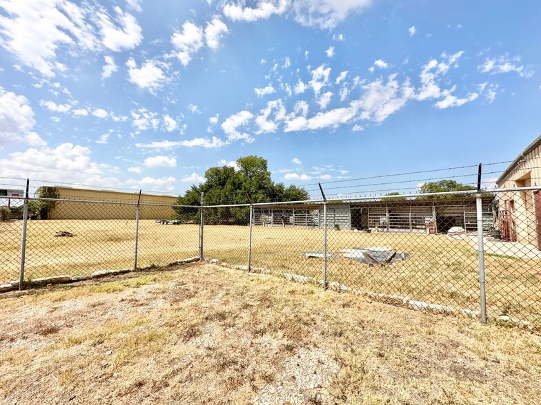 1005 E 6th Ave, Belton, TX for sale - Building Photo - Image 3 of 12