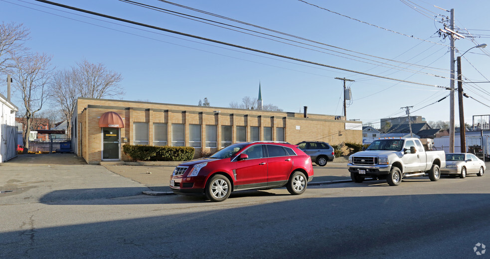 77 Felton St, Waltham, MA for lease - Primary Photo - Image 1 of 3