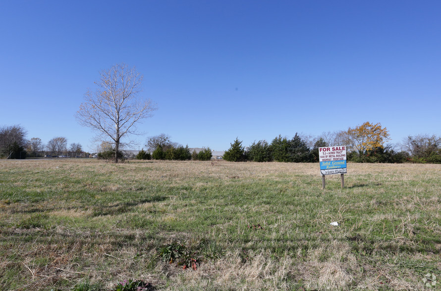 2525 N Center St, Bonham, TX for lease - Building Photo - Image 2 of 2