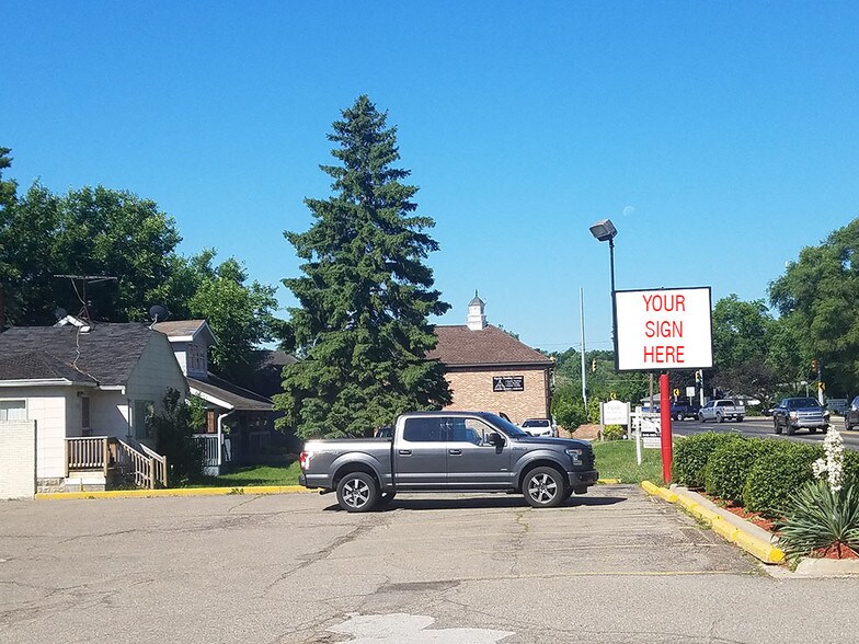 3159 Orchard Lake Rd, Keego Harbor, MI 48320