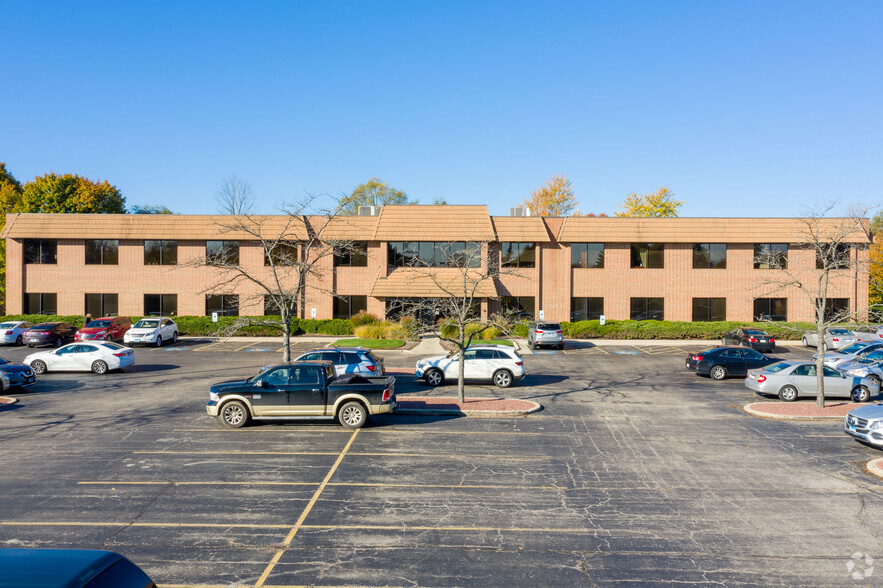 355 W Dundee Rd, Buffalo Grove, IL for lease - Building Photo - Image 3 of 12