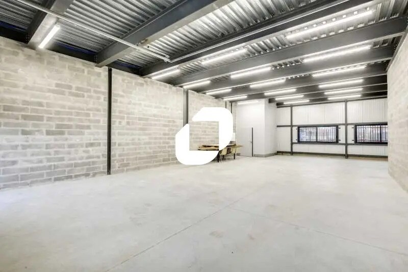 Flex in BOIS-D'ARCY for lease - Interior Photo - Image 1 of 7