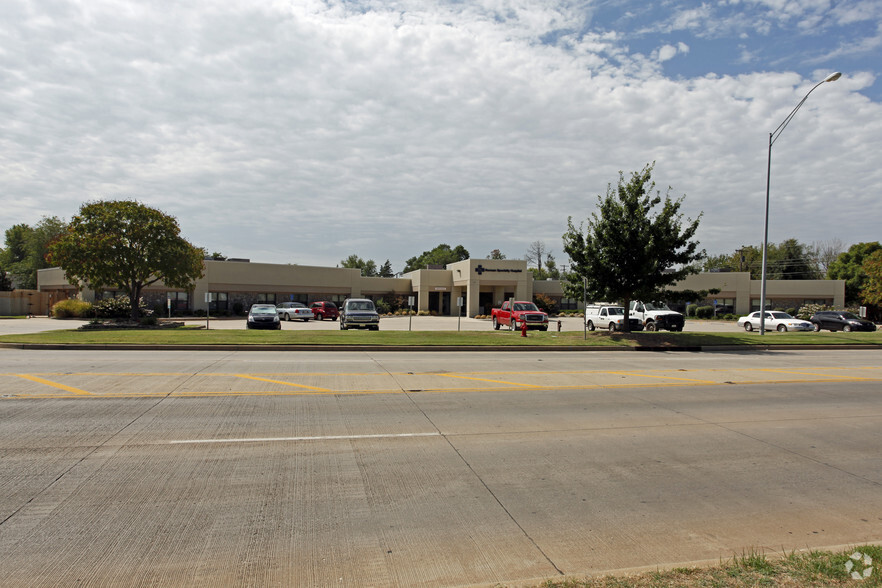 1210 W Robinson St, Norman, OK for sale - Primary Photo - Image 1 of 1