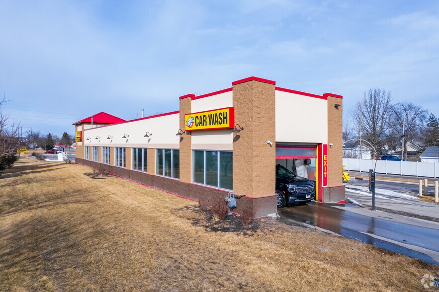 123 W Johnson St, Fond Du Lac, WI for lease - Building Photo - Image 1 of 5
