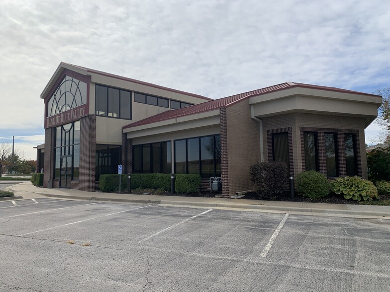 5520 Hedge Lane Ter, Shawnee, KS for sale - Building Photo - Image 3 of 16