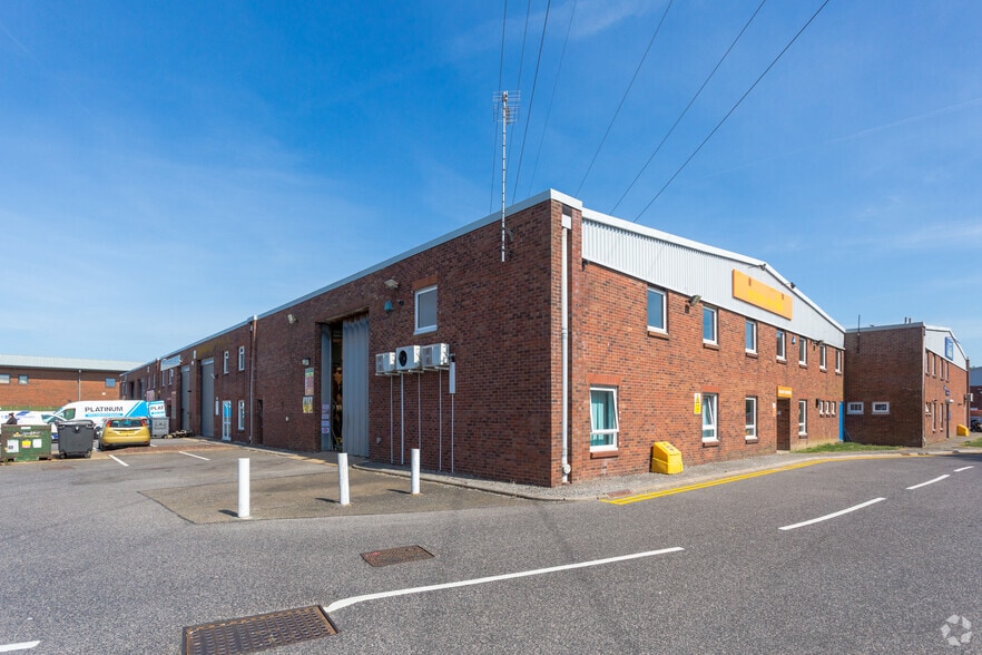 58-66 Hammonds Dr, Eastbourne for lease - Primary Photo - Image 1 of 2