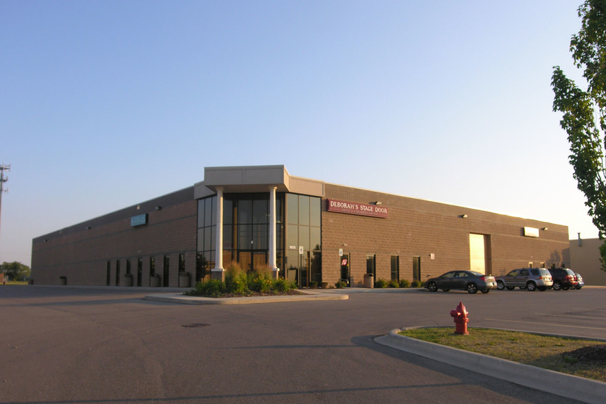 1655 W Hamlin Rd, Rochester Hills, MI for lease - Primary Photo - Image 1 of 2