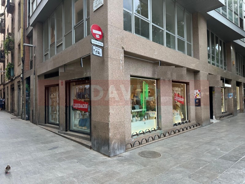 Retail in Barcelona, Barcelona for lease Interior Photo- Image 1 of 8