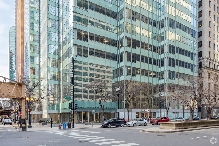 200 N LaSalle St, Chicago, IL for lease - Primary Photo - Image 1 of 34