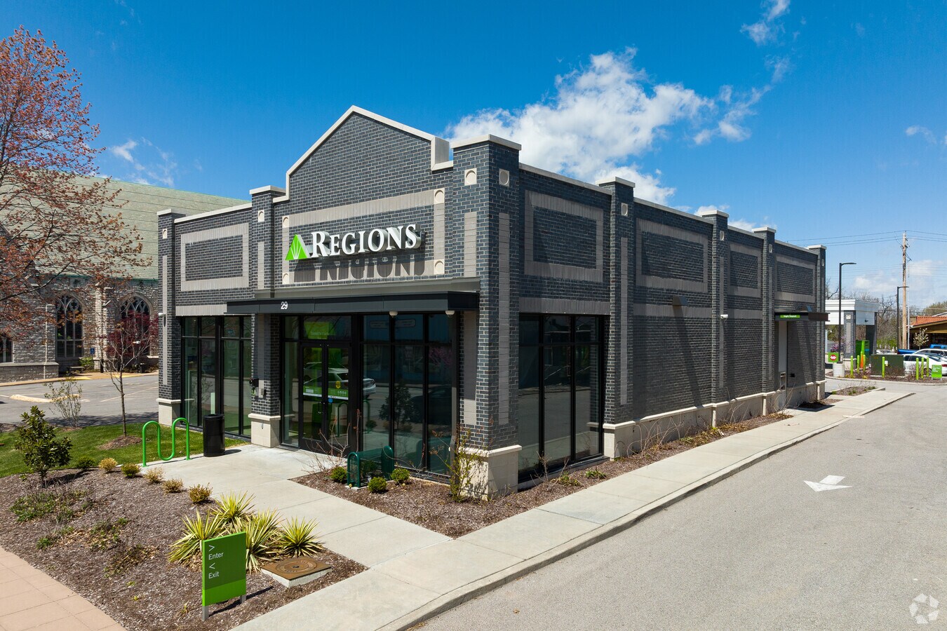 25 W Lockwood Ave, Webster Groves, MO 63119