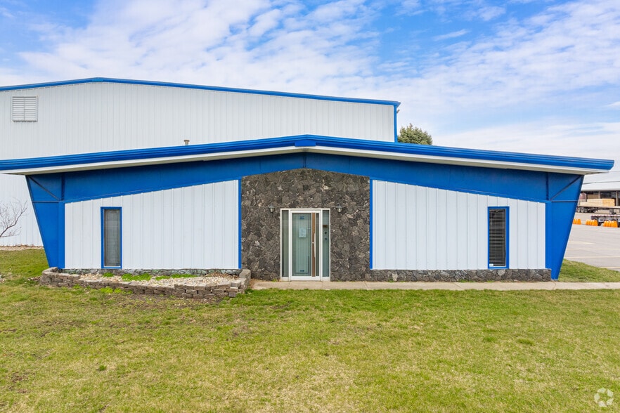 69687 Kraus Rd, Edwardsburg, MI for lease - Building Photo - Image 3 of 8