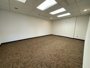 701 Lee St, Des Plaines, IL for lease Interior Photo- Image 2 of 4