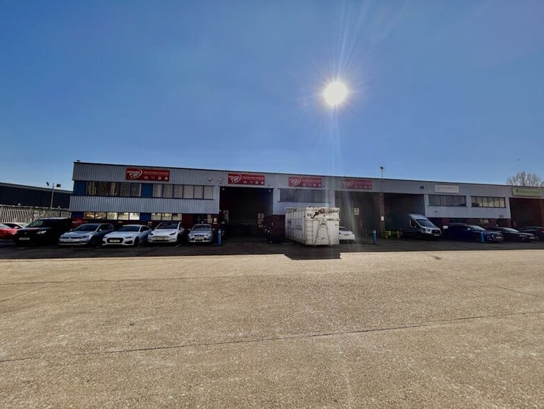 Blackthorne Rd, Slough for lease - Building Photo - Image 3 of 4