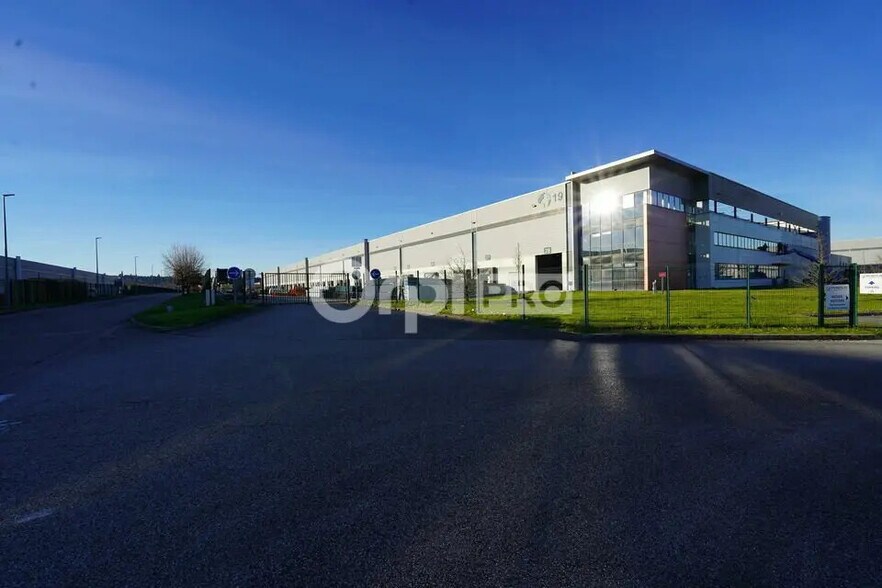 Industrial in Saint-Quentin-Fallavier for lease - Building Photo - Image 1 of 10