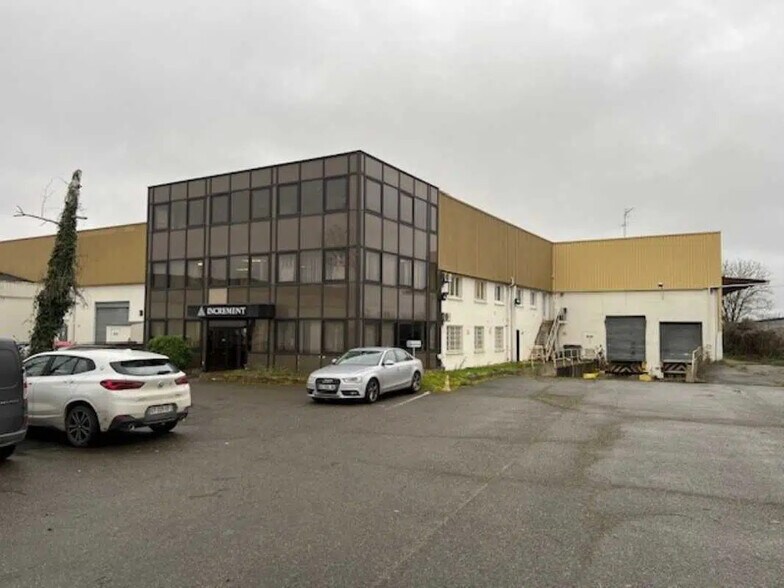 Industrial in Thiverval-Grignon for sale - Building Photo - Image 1 of 9