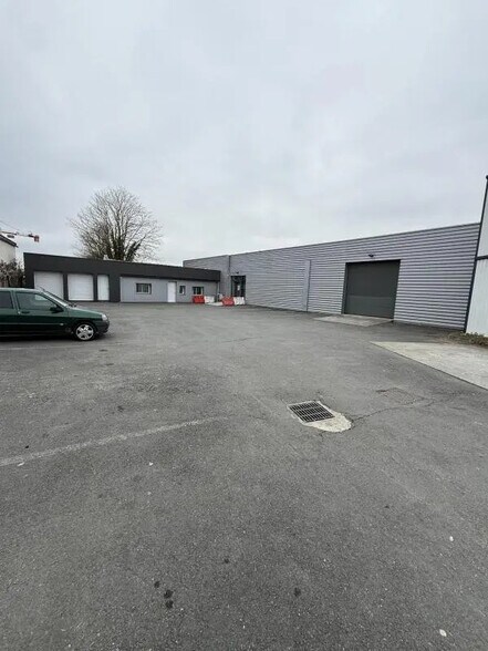 Flex in Sainte-Eulalie for lease - Building Photo - Image 1 of 3