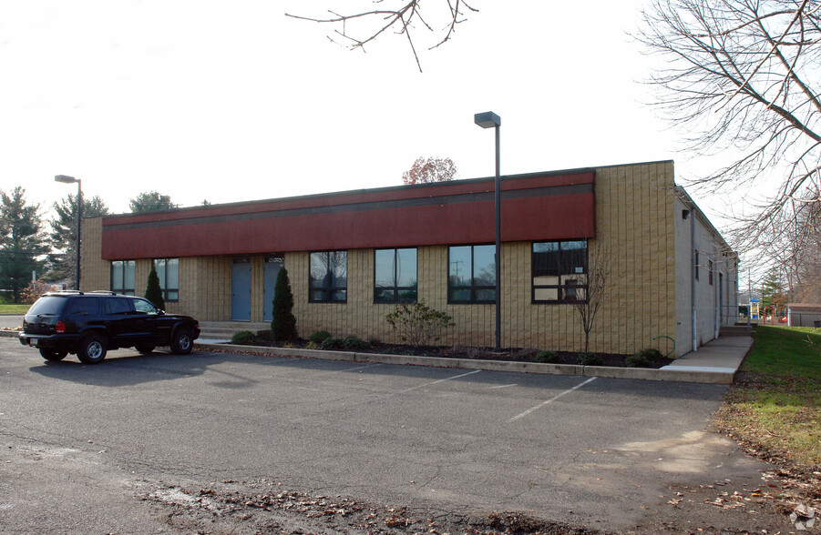 118 Dickerson Rd, North Wales, PA for lease - Building Photo - Image 3 of 8