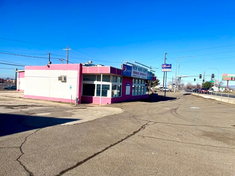 918 W Wine Country Rd, Grandview, WA for sale - Building Photo - Image 2 of 8