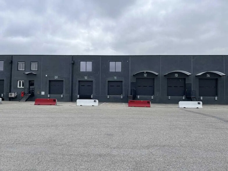 20-24 Avenue Du Vingt Quatre Août, Corbas for lease - Building Photo - Image 2 of 13