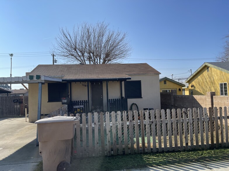 1105 Woodrow Ave, Bakersfield, CA for sale - Primary Photo - Image 1 of 1