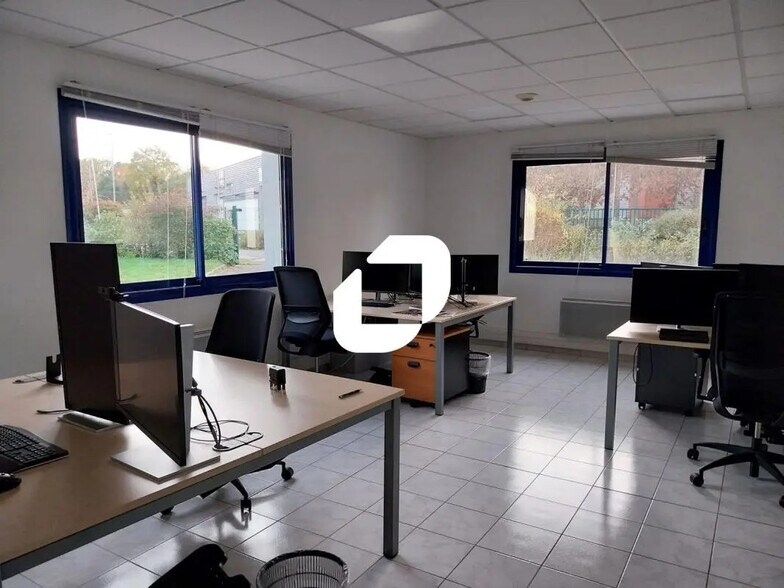 Office in Treillières for lease - Interior Photo - Image 3 of 11