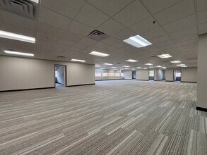 2 Commerce Dr, Bedford, NH for lease Building Photo- Image 2 of 9