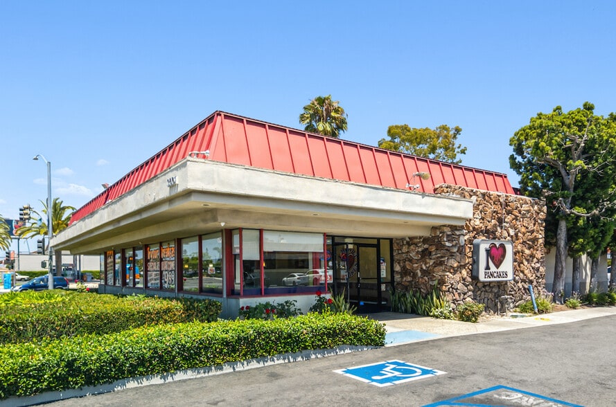 3001 S Bristol St, Santa Ana, CA for lease - Primary Photo - Image 1 of 8