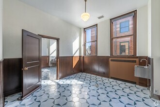 882 7th St W, Saint Paul, MN for lease Interior Photo- Image 1 of 1