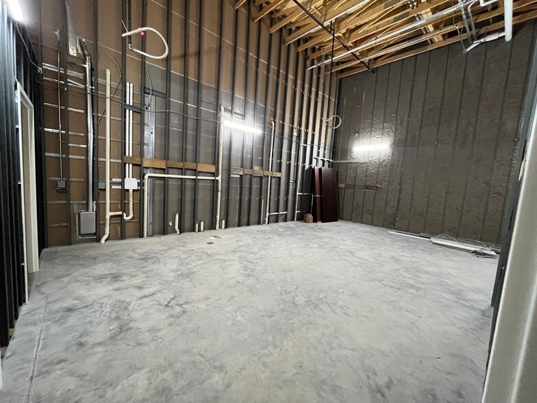 6221 S Western Ave, Sioux Falls, SD for lease - Interior Photo - Image 3 of 9