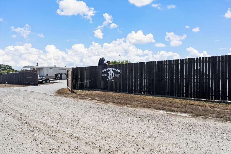 330 Elco Ln, China Spring, TX for lease - Primary Photo - Image 1 of 27