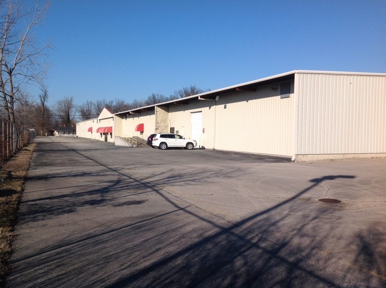 1224 Old Fern Valley Rd, Louisville, KY for lease - Building Photo - Image 1 of 9