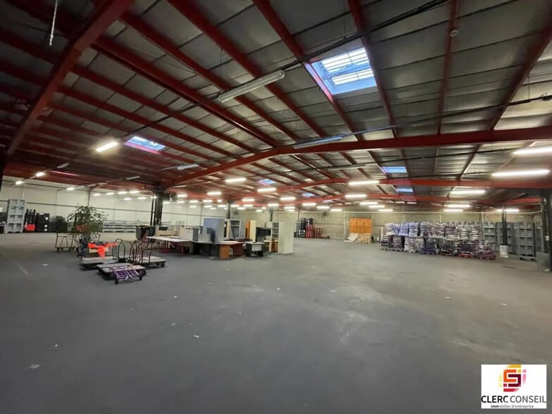 Flex in Saint-Étienne-du-Rouvray for lease - Interior Photo - Image 2 of 10