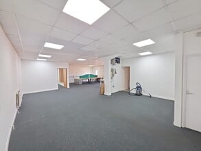 15 Bennet Rd, Reading for lease Interior Photo- Image 2 of 5