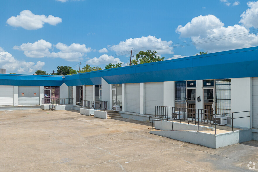 5900-5934 S Loop Fwy, Houston, TX for lease - Building Photo - Image 1 of 13