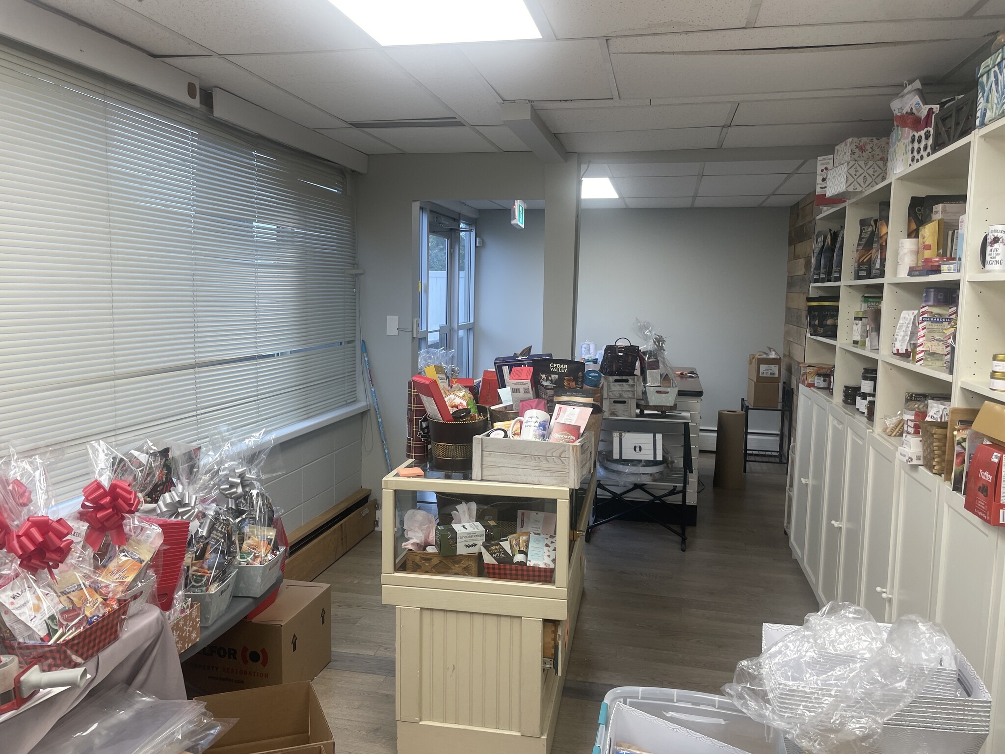 15240 Thrift Av, White Rock, BC for lease Interior Photo- Image 1 of 3