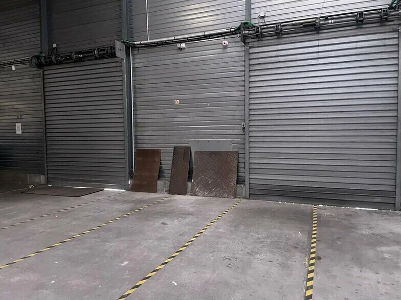 Flex in Mondeville for lease - Interior Photo - Image 3 of 7